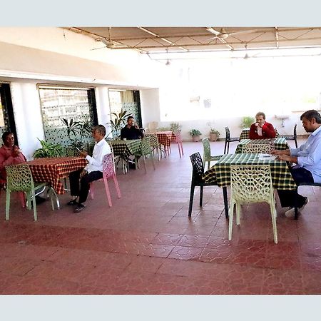 Hotel Girnar Aurangabad  Eksteriør billede