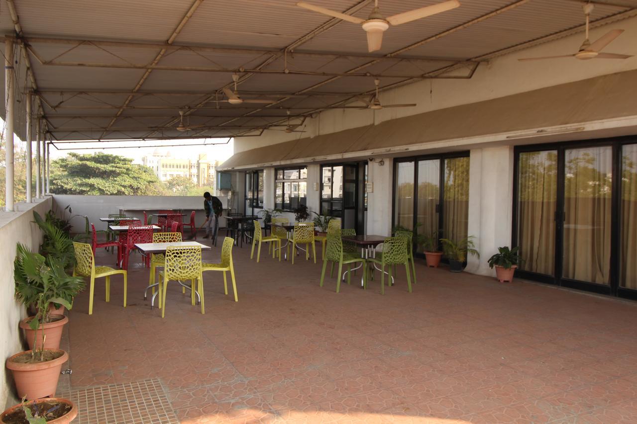 Hotel Girnar Aurangabad  Eksteriør billede