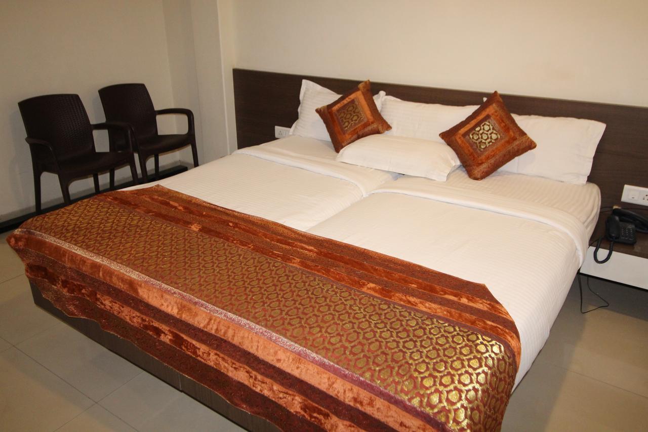 Hotel Girnar Aurangabad  Eksteriør billede
