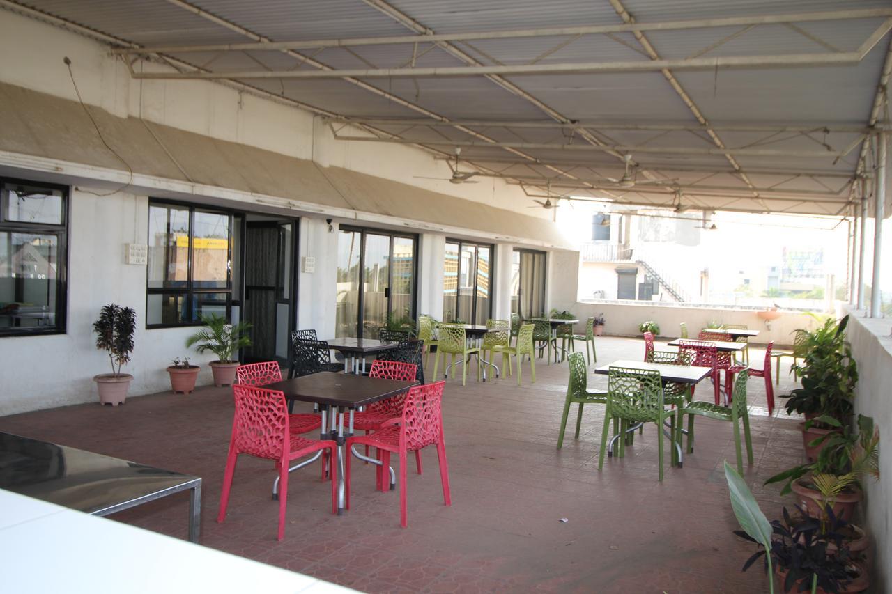 Hotel Girnar Aurangabad  Eksteriør billede